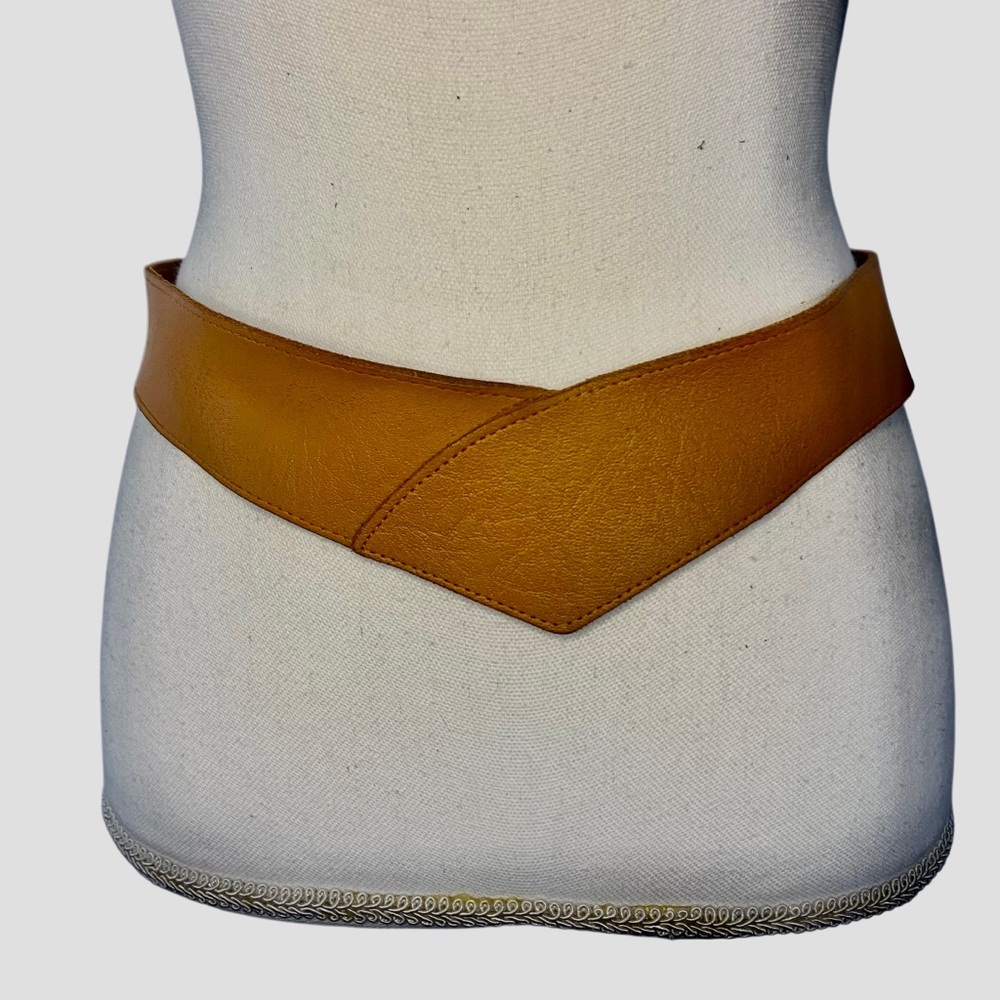 Vintage Leather V Shaped Waist Belt Tan Neutral Back Buckle Medium Large